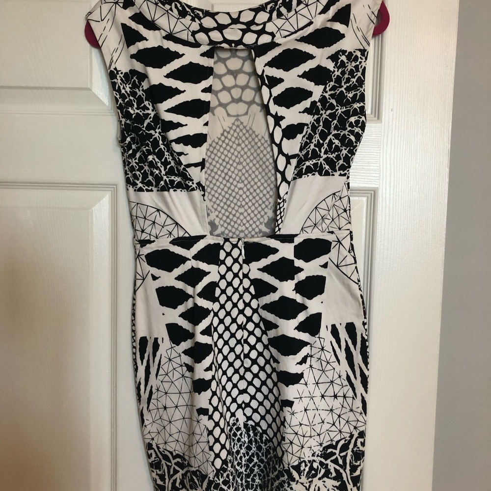 Maurie And Eve Dress - Picture 2 of 4